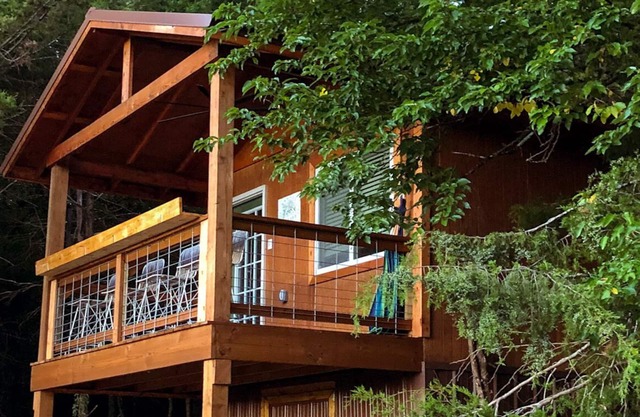 Sunset Hillside Cabin staycation on Horse Farm - Pet Friendly D