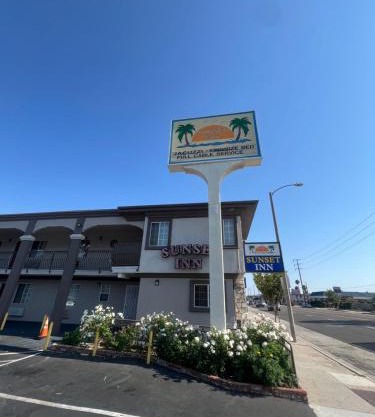 Sunset Inn & Suites