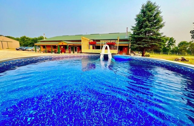 Sunset Lodge 9 BedroomLodge W/Hot Tub & Pool