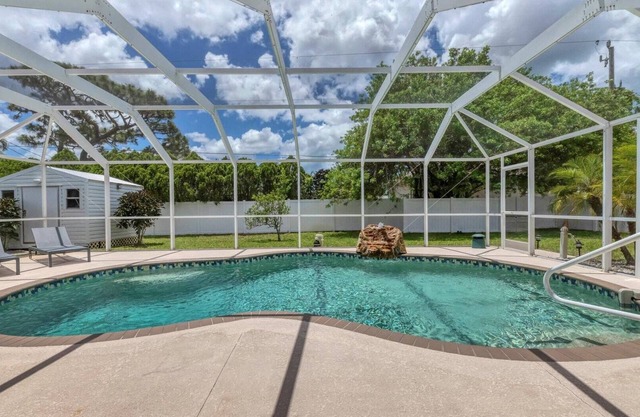 Sunset Oasis Englewood 2 Bedroom Private Pool Home Fully Fenced Yard- Dog friendly