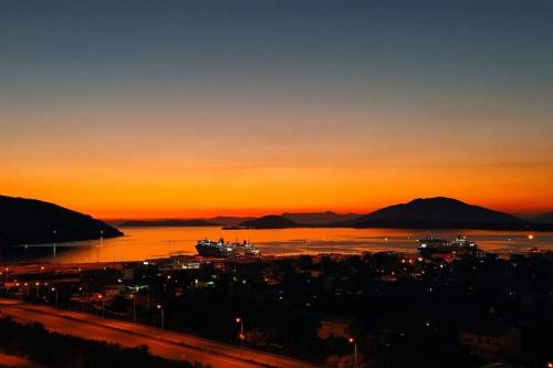 Sunset Seaview Apartment
