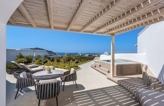 Sunset Superior Suite with outdoor Hot Tub