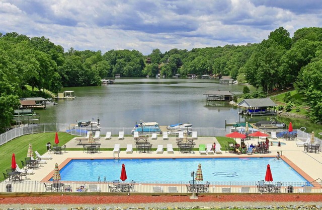 SUNSET VIEWS-Pristine WATERFRONT Penthouse Condo on SML- Boat Slip Available