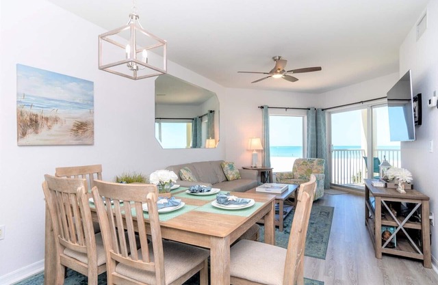 Sunset Vistas-Water/Beach FRONT unit, 2 bed/2 bath, Free Wi-Fi + Covered Parking