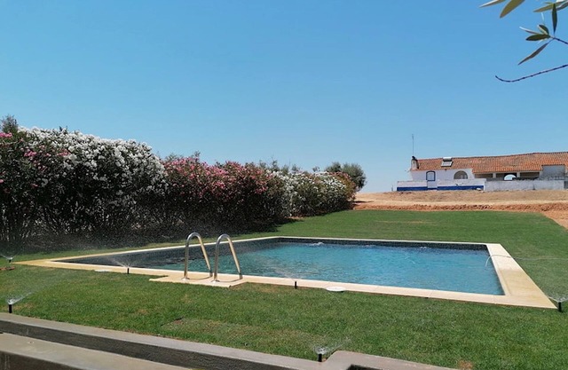 Sunset Yellow Villa, Wifi, Terrace, Swimming Pool