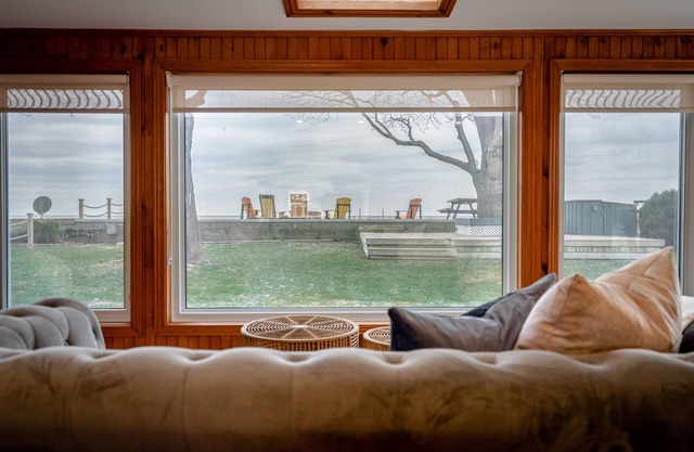 Sunsets by the Bay - Your Waterfront Oasis