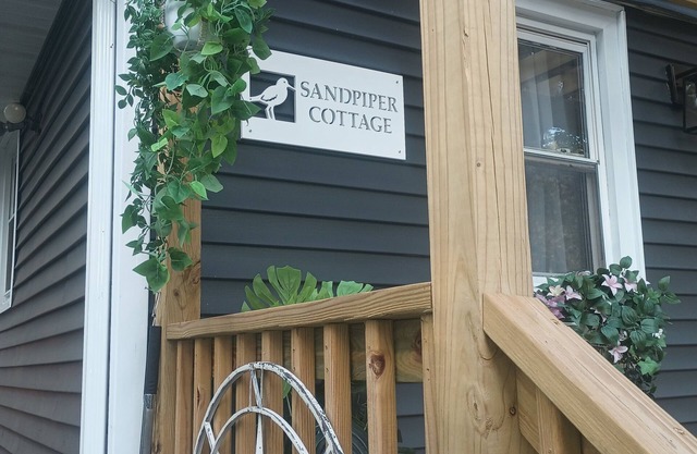 Sunsets, Surf and Serenity at Sandpiper Cottage!