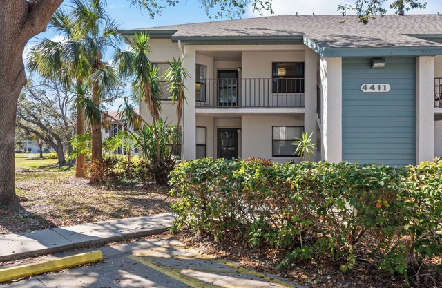 Sunshine 2-bedroom Shorewalk condo near beaches, IMG - Pickleball, Pool Lakeview