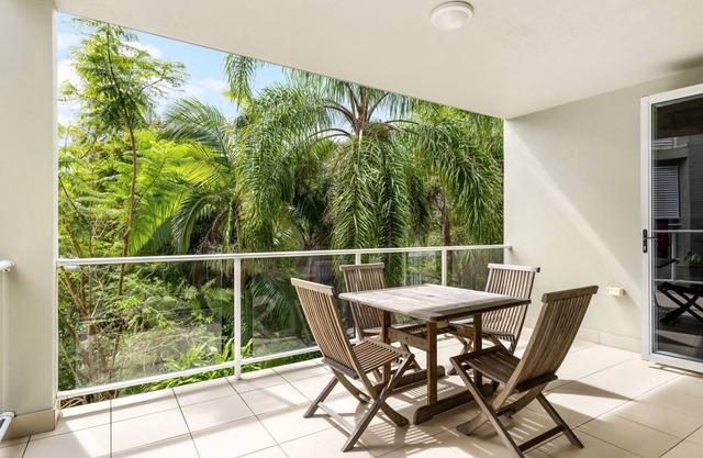 Sunshine Beach Holiday Apartment - Unit 4, 1 Park Crescent