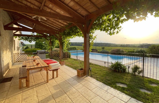 Superb family property, Château L'Indécise, swimming pool and large garden