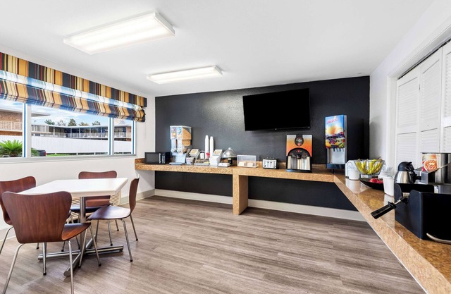 Super 8 by Wyndham Baton Rouge/I-10