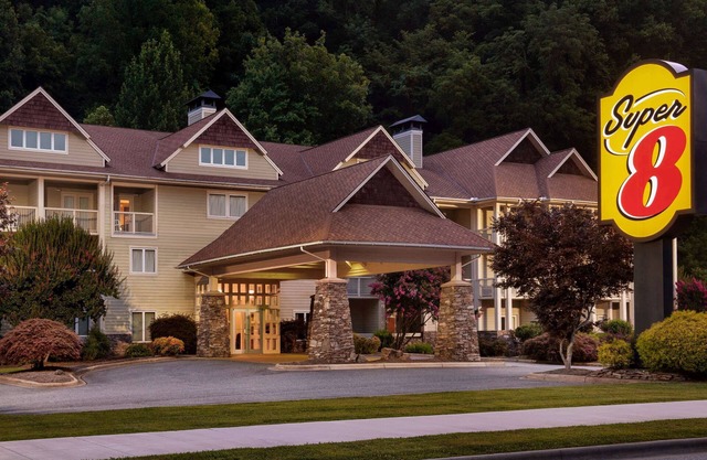 Super 8 by Wyndham Cherokee