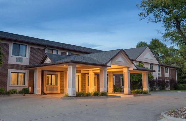 Super 8 by Wyndham Clive IA