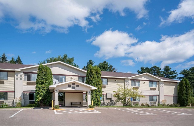 Super 8 by Wyndham Cloquet