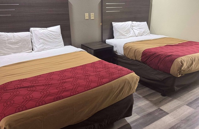 Super 8 by Wyndham Jackson MS Near the Fairgrounds