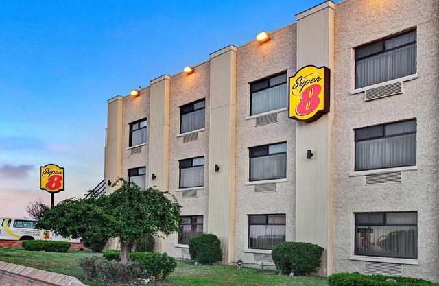 Super 8 by Wyndham Jamaica North Conduit