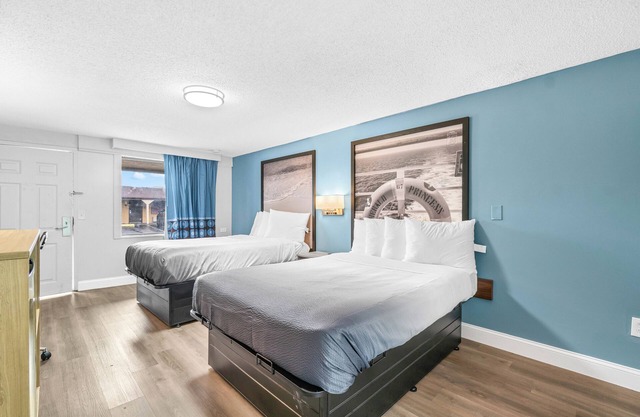 Super 8 by Wyndham Lantana West Palm Beach
