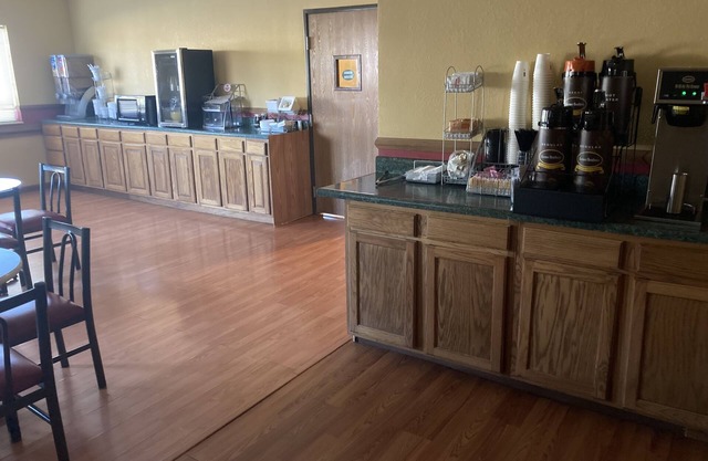 Super 8 by Wyndham Martinsville