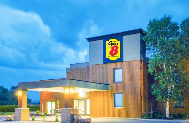 Super 8 by Wyndham Plattsburgh