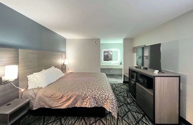 Super 8 by Wyndham Sulphur South