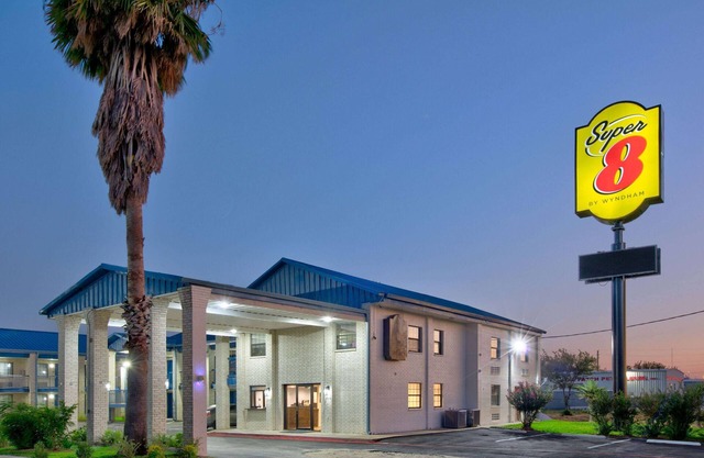 Super 8 by Wyndham Victoria/South/Hwy 59