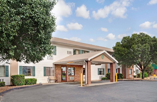 Super 8 by Wyndham West Memphis