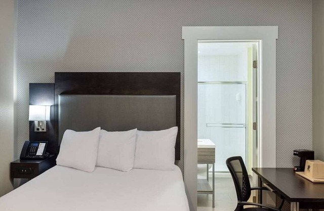 Super 8 hotel room near Union Square and Moscone Convention Center