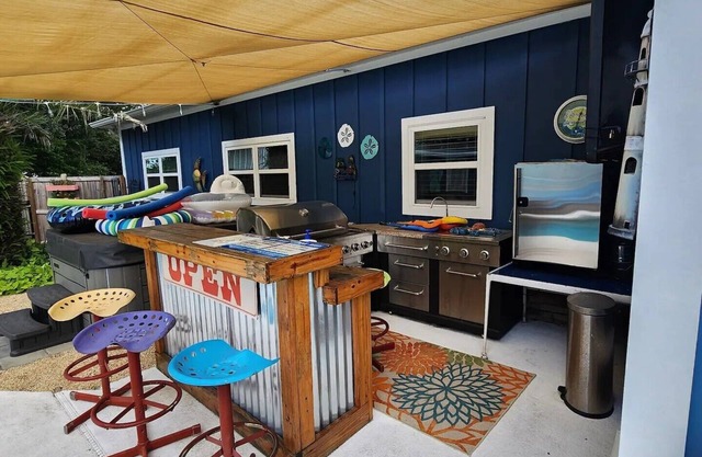 Super Cozy Private Pool House! Perfect for 2!