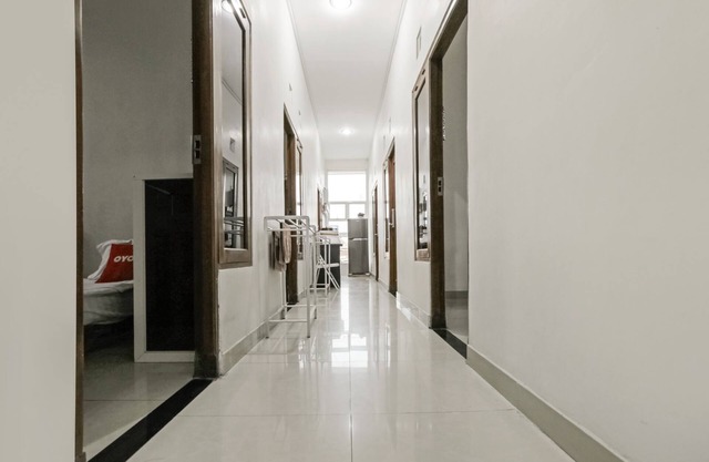 Super OYO 3838 Tamansari Guest House