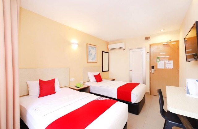 Super OYO 635 Seven Days Hotel