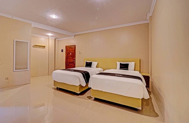 Super OYO Collection O Andono Hotel