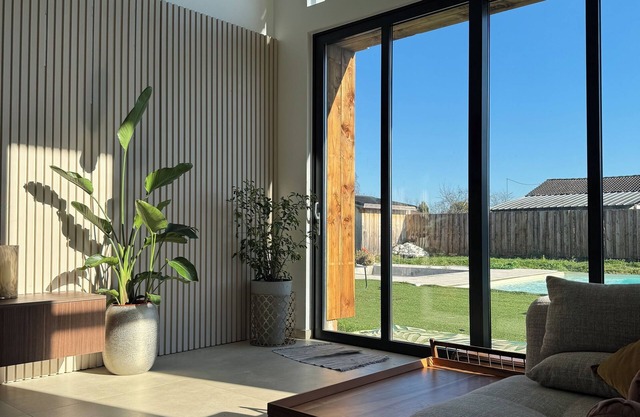 Super, vacation villa near Bordeaux with cinema room and swimming pool