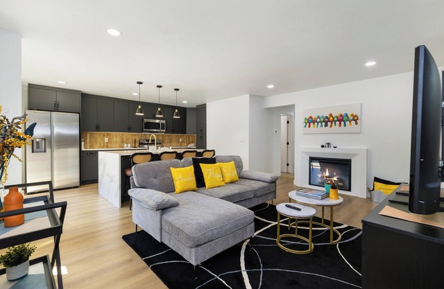 Superb 3-bedroom townhome in Bellevue