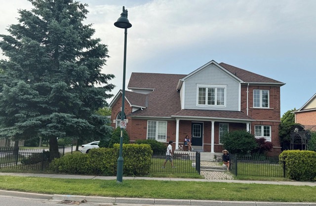 Superb 4-bedroom house in charming Ajax with WiFi, AC, Beach near the Lake,Trail