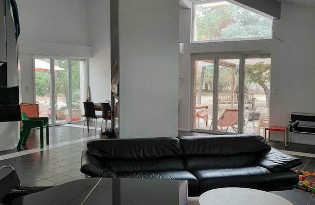 Superb architect designed villa 230m2 with air conditioning in fenced wooded park