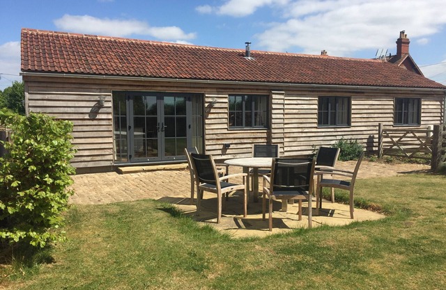 Superb converted Old Dairy, spacious, well equipped in quiet rural location