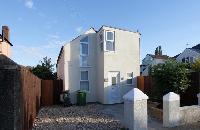 Superb Detached Coach House in Peaceful Location!