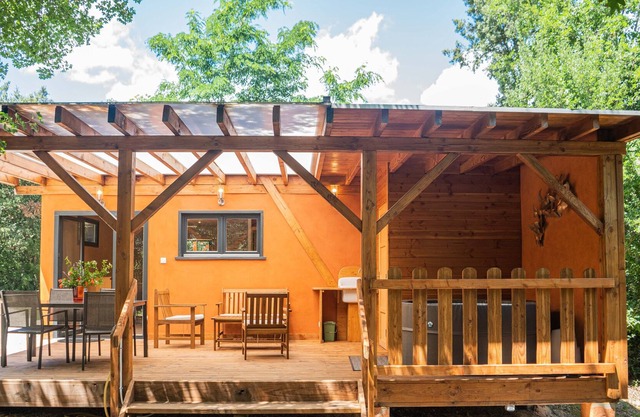 Superb eco-cottage 8 minutes from Vallon (private jacuzzi optional)