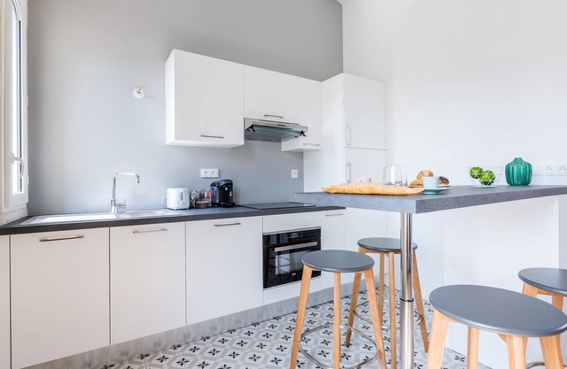 Superb flat in the heart of the Chartrons, renovated, spacious and bright