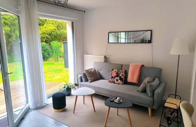 Superb ground floor apartment with garden in quiet residence