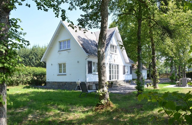 Superb holiday home with garden in Serinchamps