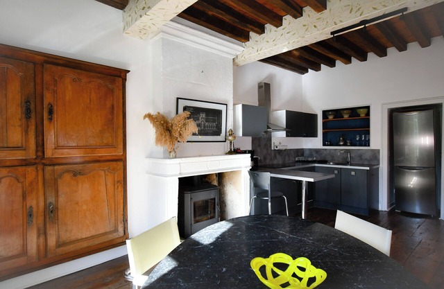 Superb manor house apartment with garden and swimming pool