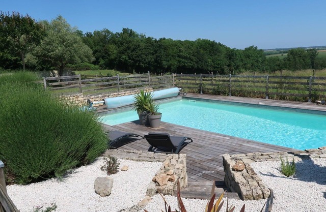 Superb river and countryside views, bright 4bed villa with heated pool