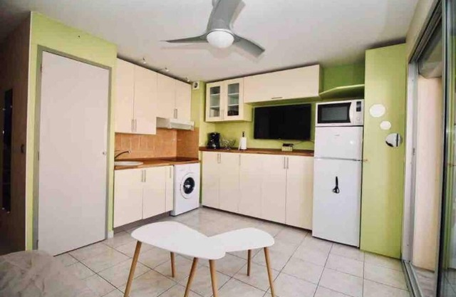 Superb T2 near beach with parking and swimming pool