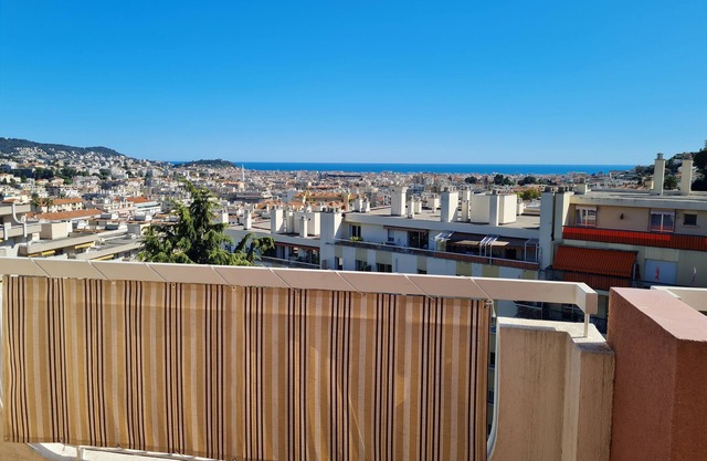 Superb T2 terrace with 180-degree sea view in a quiet location