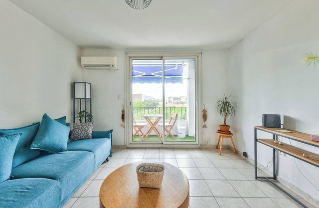 Superb T3 with balcony near La Timone metro station