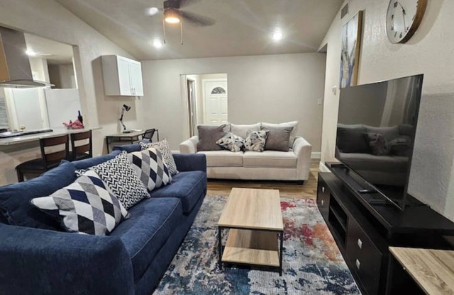 SUPERHOST. Luxury home in Haltom n City! Baby Crib,Near Lake, Parks &Golf course