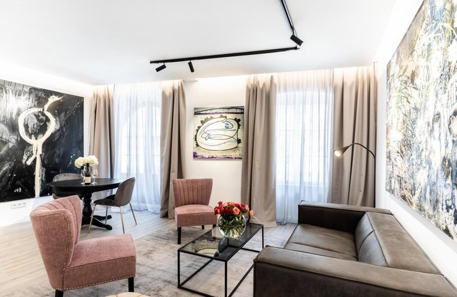 Superior Apartment "Art Collection“ with Kingsize Bed and Air Conditioning