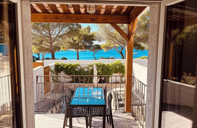 Superior apartment 2 bedrooms sea view in front of the beach