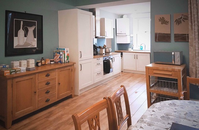 Superking beds, spacious and comfortable ground floor apartment near town centre